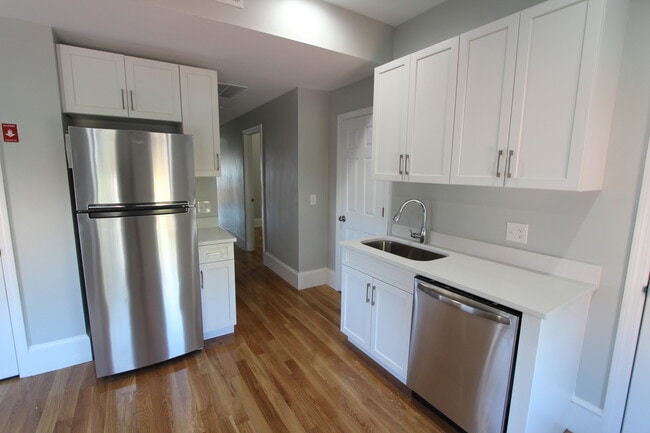 Building Photo - 460 Saratoga St Unit 2
