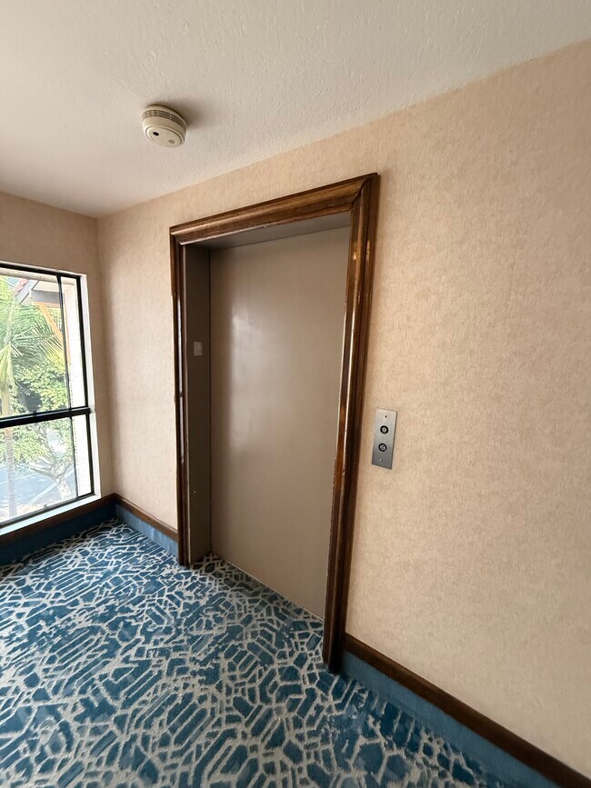 Photo - 8601 Falmouth Ave Unidad Falmouth