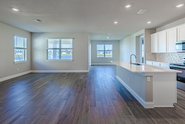 Photo - 9002 Dahlia Cir