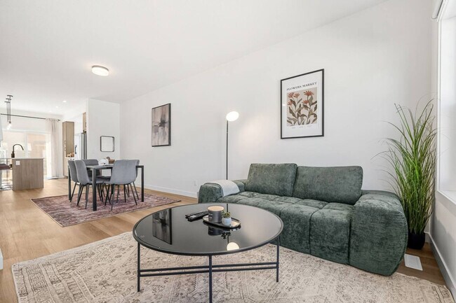 Photo - 2231-2281 81 St S W Unit SI ID1531306P