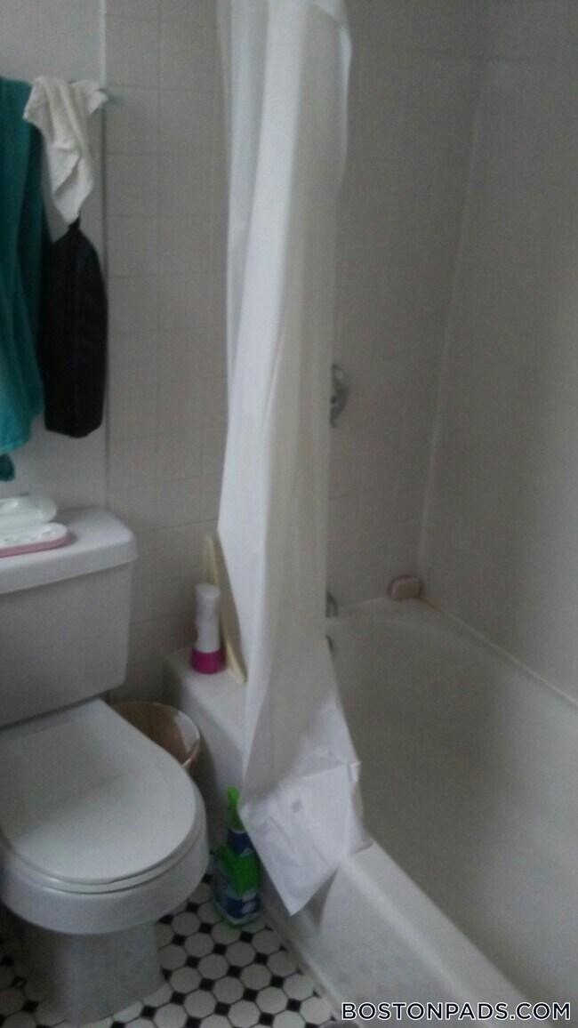 Photo - 833 Beacon St Unidad 205