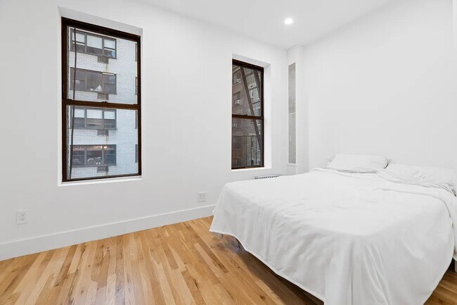 Photo - 238 E 58th St Unidad 11