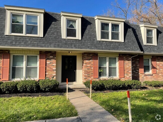 Building Photo - 910 SqFt 2 Bedroom Apartment Unit 73-A