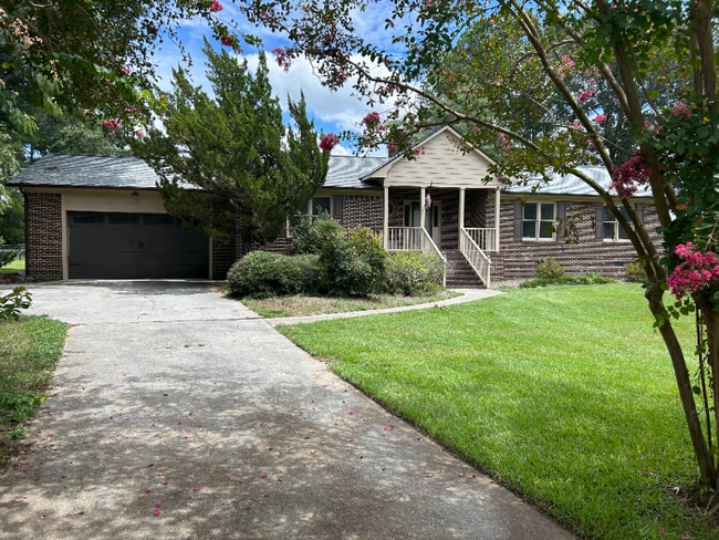 Photo - 412 Oak Ridge Dr