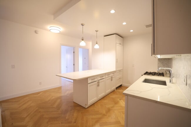 Photo - Lexington Towers