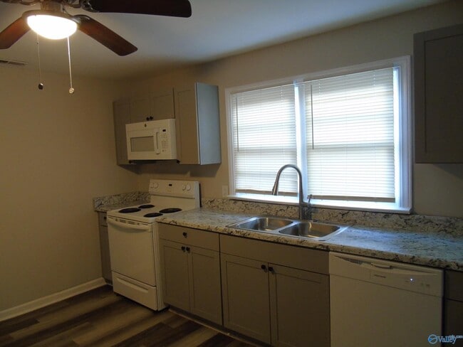 Photo - 1423 Stevens Ave NE