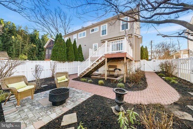 Photo - 117 W 5th St