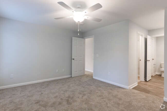 2BR, 2BA - 1,371 SF