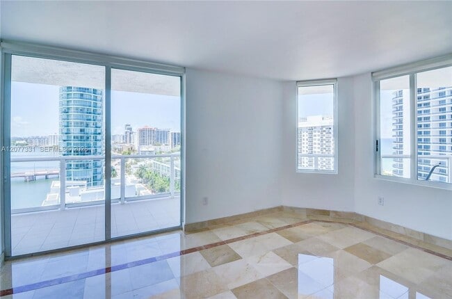 5900 Collins Ave