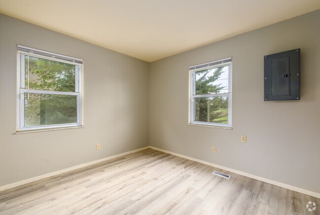 2BR, 1BA - 900SF - Bedroom - Come home to Park Forest today!