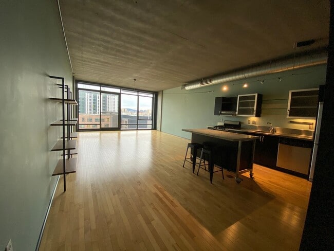 Photo - Elegant Pearl District Residence with Designer Kitchen, Floor-to-Ceiling Windows & Secured Parking