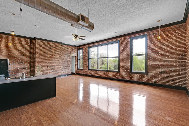 Photo - 217 E Deaderick St