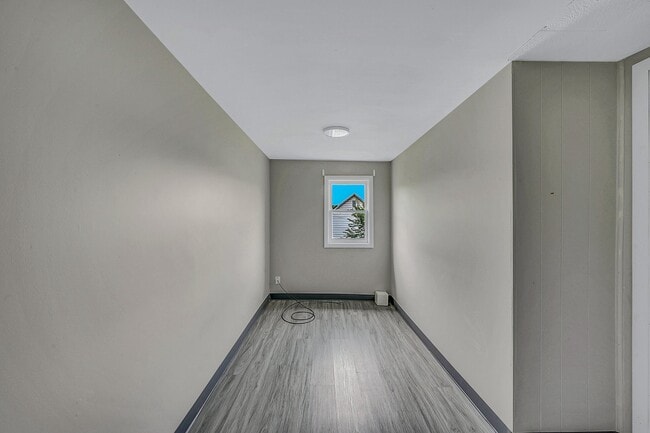 401 McLean St