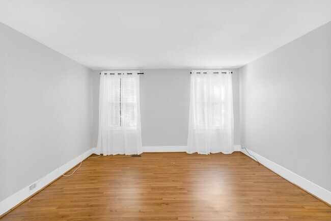 Photo - 1235 E 50th St