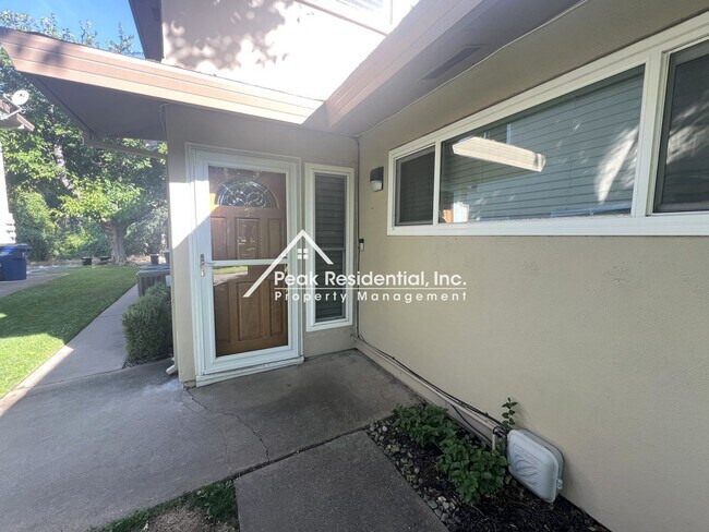 Photo - 2bd/1ba Condo with 1 Car Garage- Minutes F...