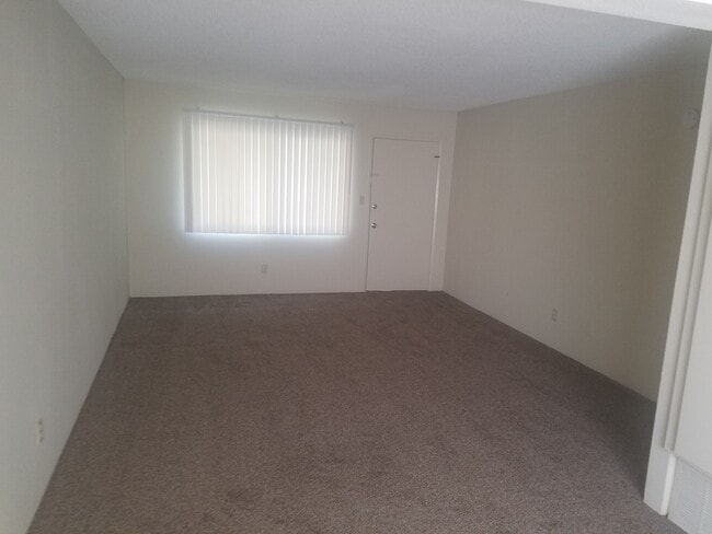 Photo - 6535 Pickering Ave