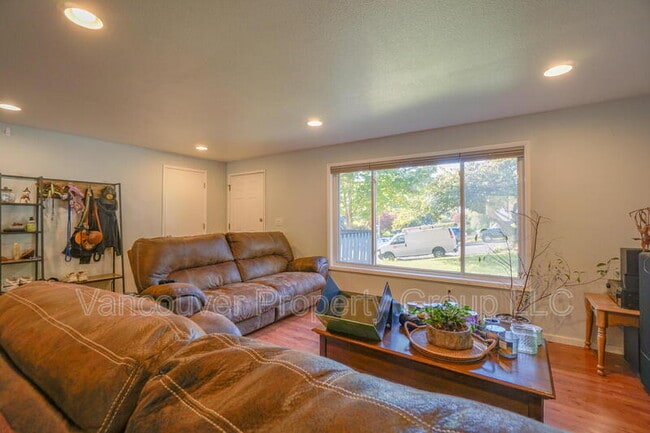 Photo - 4901 NE 47th Ave