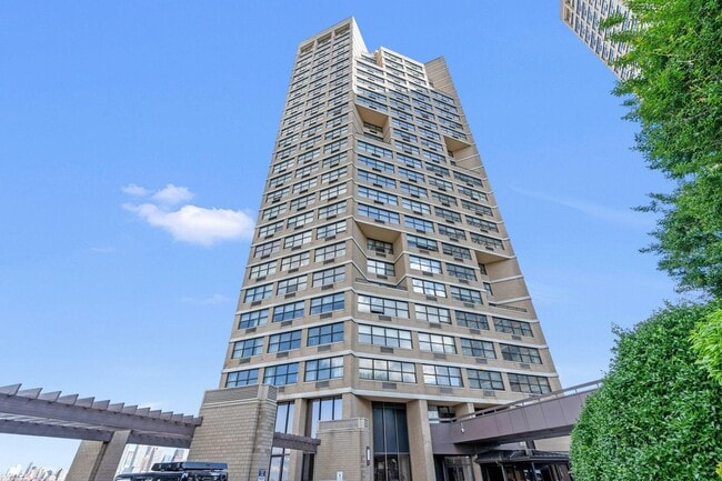 Building Photo - 7002 JFK Blvd E Unit 19A Rental