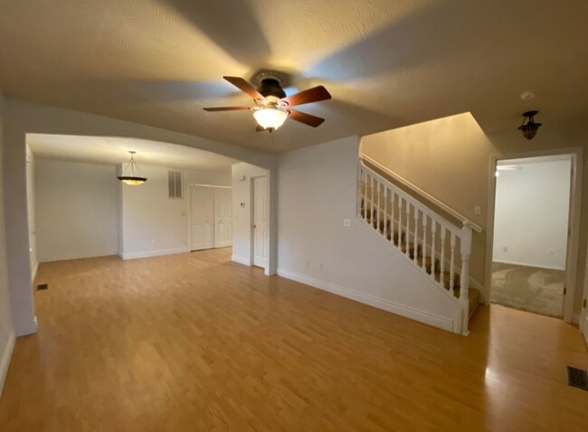 Living/dinning/kitchen combo. Open floor concept. - 1604 E Adams St Casa