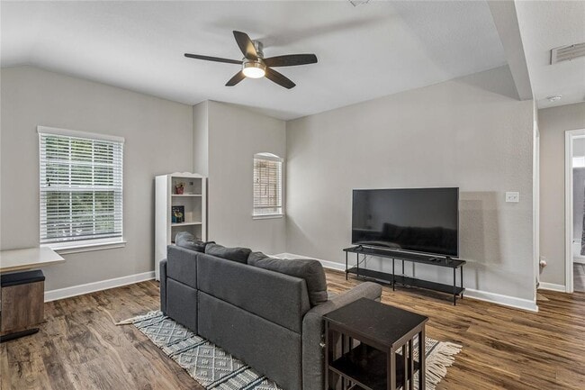 Building Photo - 1705 Chula Vista Dr