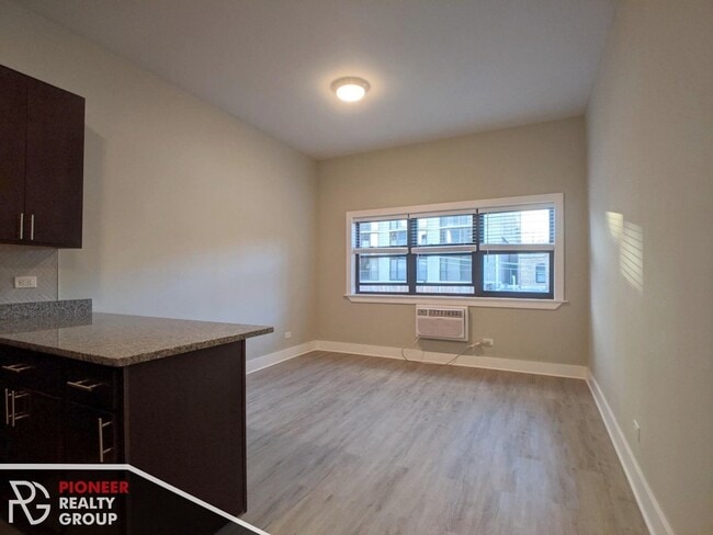 Photo - 1435 N Dearborn St Unit 2