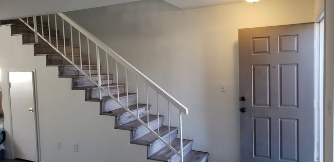 Photo - 19250 Hamlin St