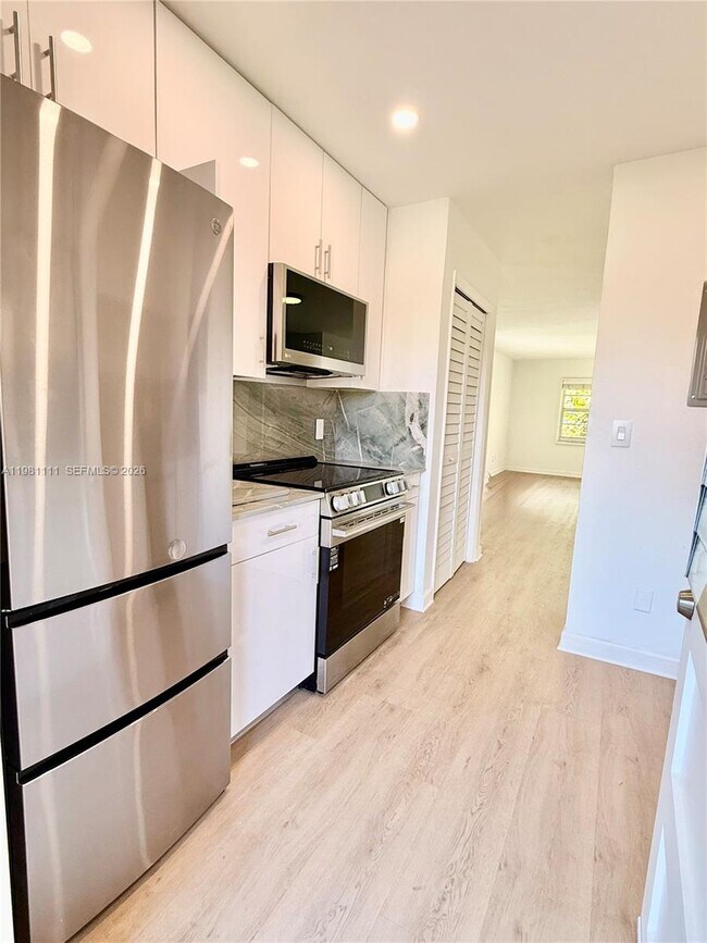 Photo - 6815 Edgewater Dr Unit 309