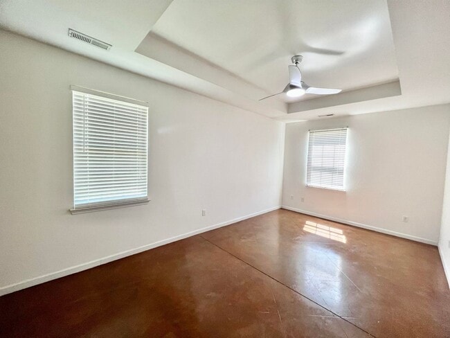 Photo - 897 Pollard Rd