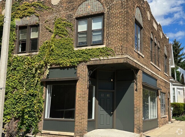 Building Photo - 1603 N Van Buren St Unit Apartment 3