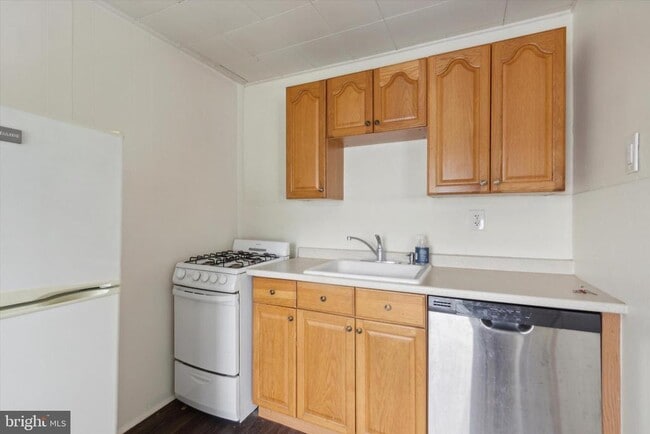 Photo - 448 Krams Ave