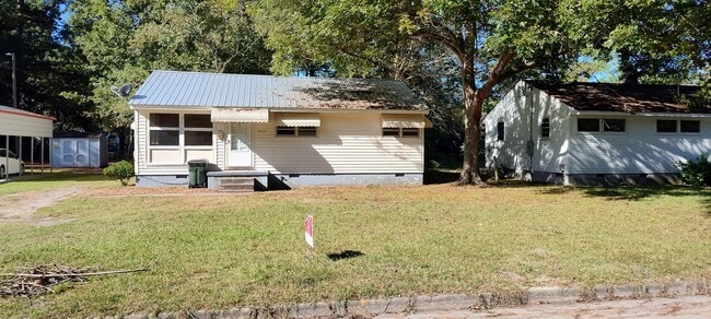 Building Photo - 2319 Briarfield Rd