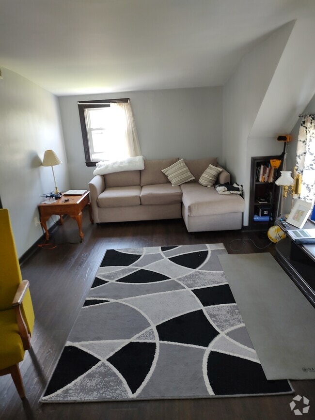 Building Photo - 305 Lakeview Ave Unit Upper apartment