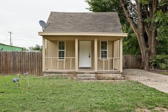Building Photo - 306 N Hoff Ave Rental