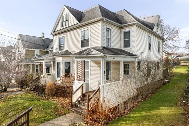 Building Photo - 133 Crestmont Rd Unit 2