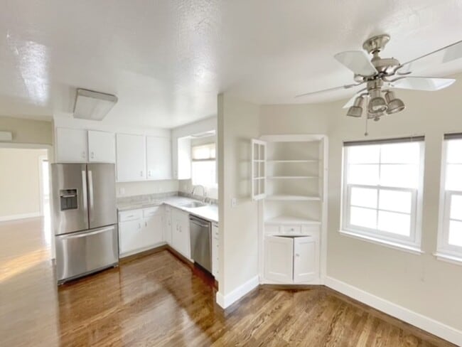 Photo - 3Bedrooms 2Baths In a Quiet Area W/Detached Garage/Hook Ups