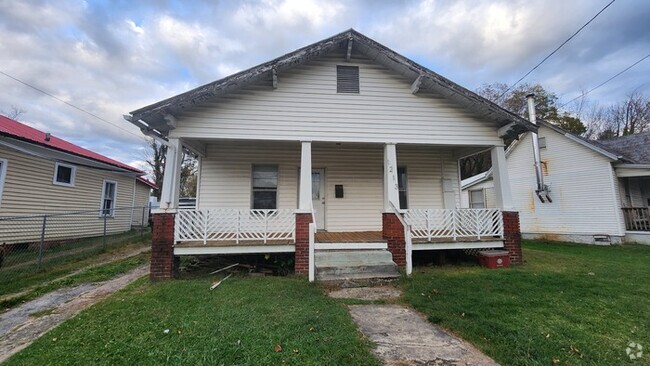 Building Photo - Tree Streets Renovated Cottage Rental