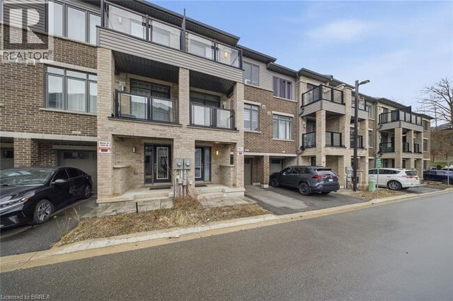 Photo - 585 Colborne St