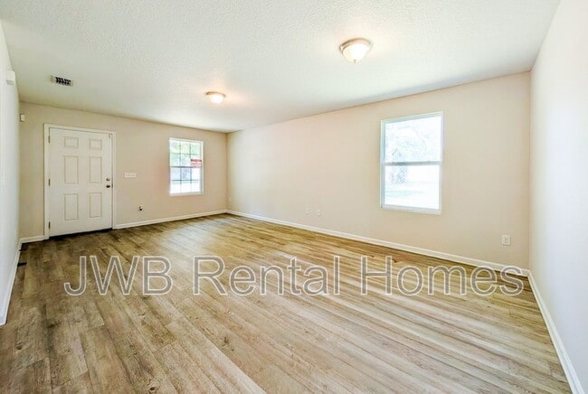 Photo - 2977 Fitzgerald St