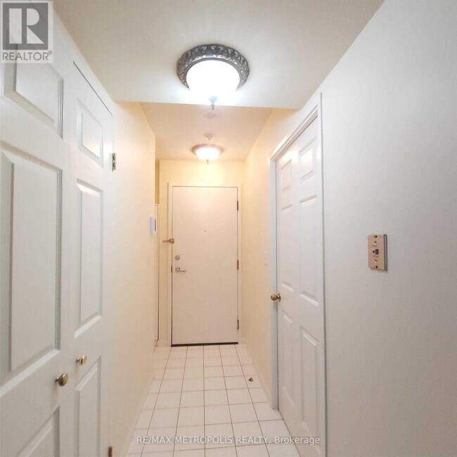 Photo - 7 Carlton St. Unit 402