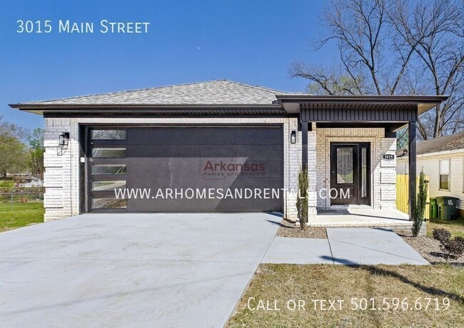 Building Photo - 3015 Main St