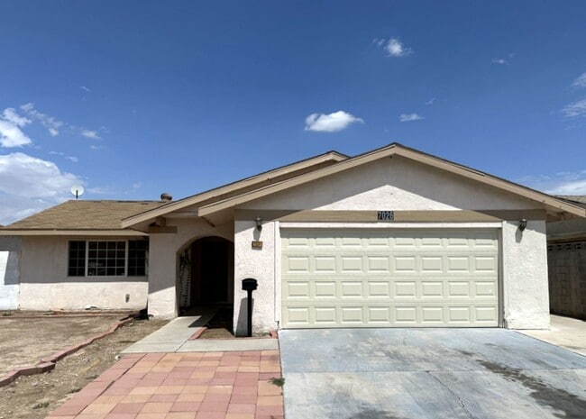Spacious 1 story home in Spring Valley - Spacious 1 story home in Spring Valley