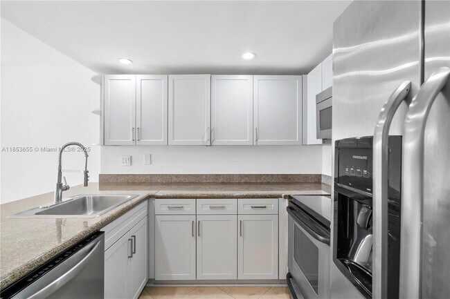 Photo - 600 NE 36th St Unidad 1910