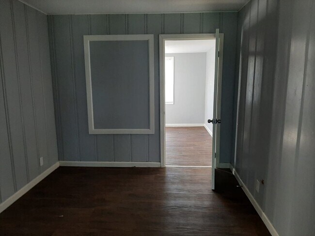 Photo - Recently Renovated Large 3 bedroom 1 bath ...