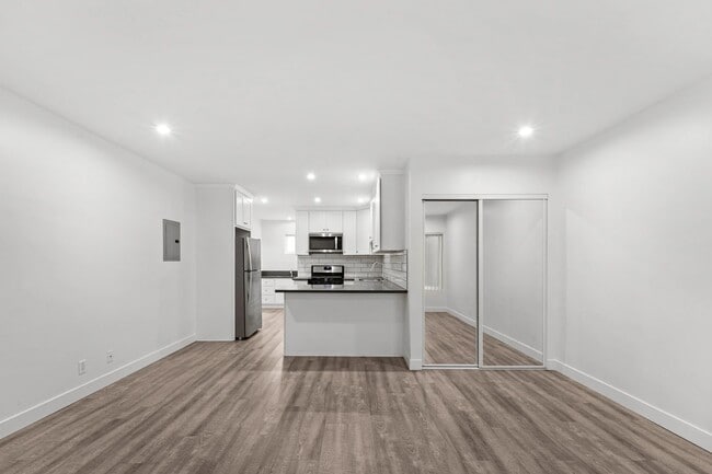 Photo - 1240 W 29th St Unidad 7