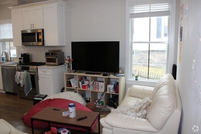 Building Photo - 153 Foster St Unit 1 Rental