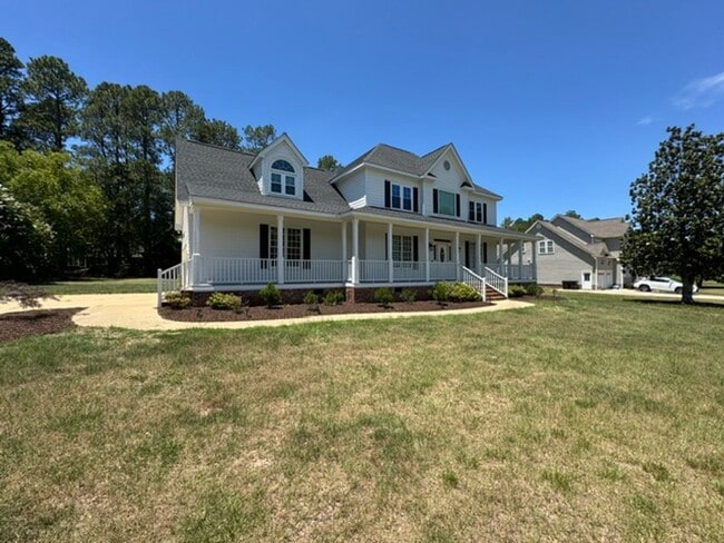 Building Photo - Fantastic Angier Home