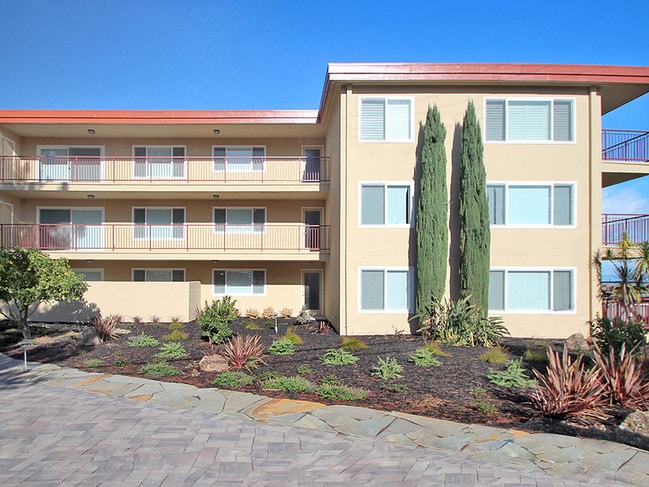 Crystal Lake Apartments - Crystal Lake Apartments