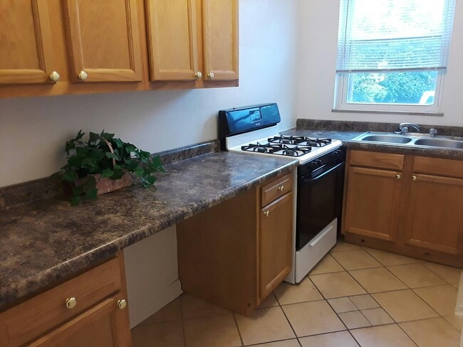 5922 Belmont Ave Unit 1