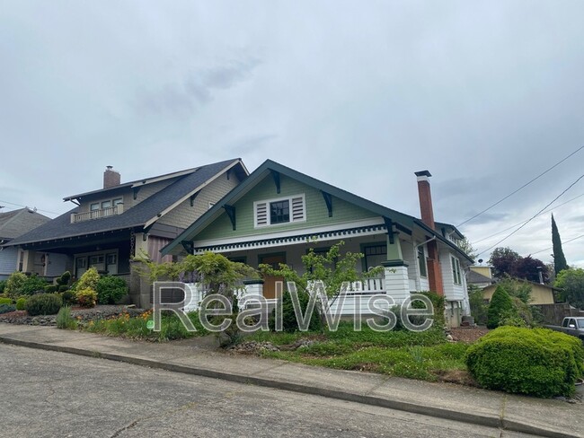 Photo - 837 SE Blakeley Ave