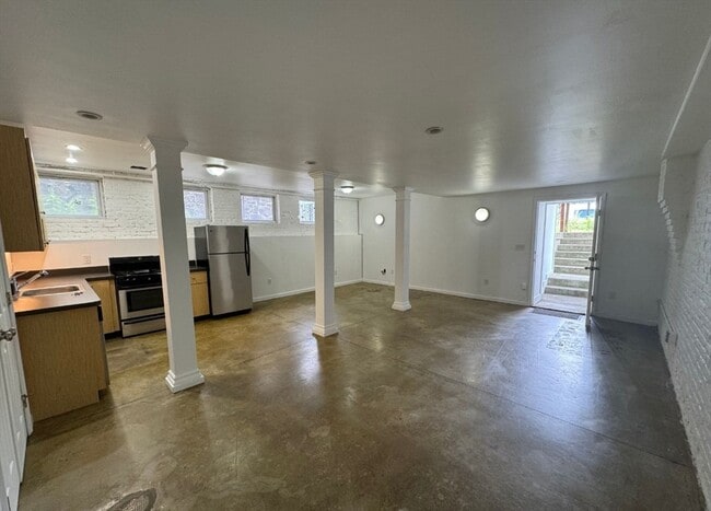 Photo - 74 Frankfort St Unit #B